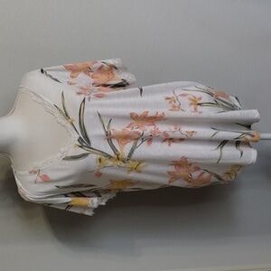 Torrid V Neck Tee Classic Fit 2X Feather Soft Slub Lace Trim Floral